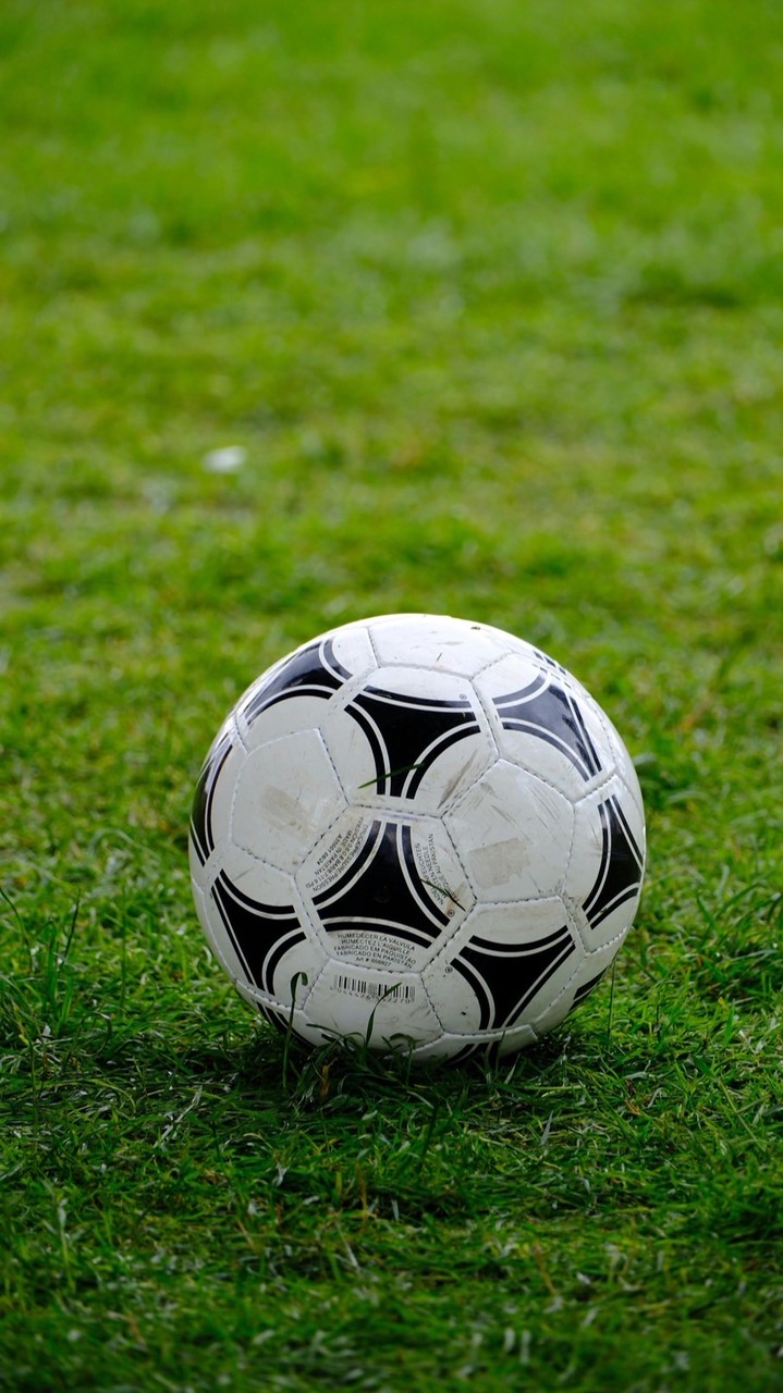 サッカーやってる中高生集まれー